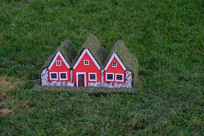 Las casitas de los elfos, chiquitas y con techo de pasto