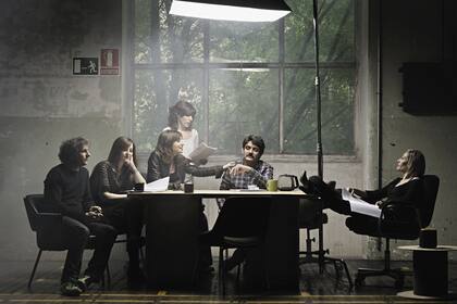 Las catalanas que hicieron un éxito años atrás con su pieza ¡Hombres! vuelven al Paseo La Plaza para presentar Delicadas, una obra de Alfredo Sanzol, en la que se homenajea a aquellas mujeres que sobrevivieron al horror de la Guerra Civil Española