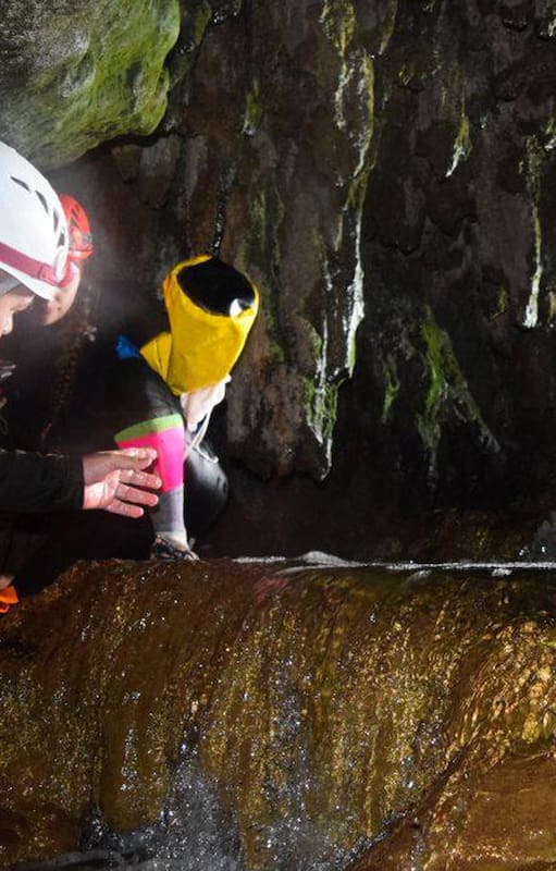 Las cavernas, cuevas y grutas han sido desde los albores de la humanidad un ambiente atrayente, por su posibilidad de brindar abrigo y protección y de poder adentrarse a un mundo diferente, misterioso e introspectivo
