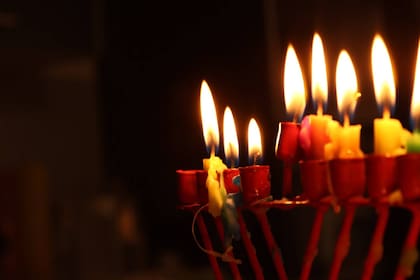 Las celebraciones Janucá se basan en el encendido de las velas en la menorá por ocho días