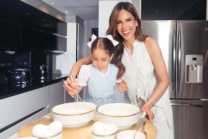 Las chicas cocinan juntas. “Hace unos días hicimos fideos caseros”, revela la modelo