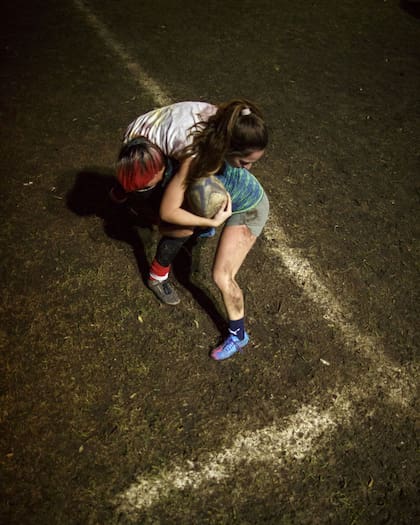 Las chicas de SITAS entrenan en el anexo del club, en El Palomar, a 15 cuadras del Hospital Posadas.
