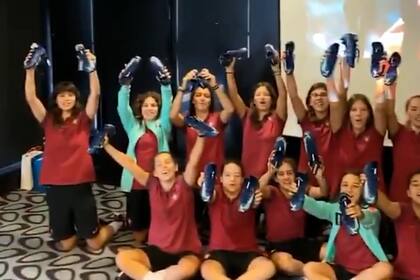 Las chicas del Sub 17 de Portugal le agradecieron a Cristiano Ronaldo el regalo