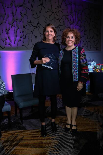 Las científicas, Dra. Marina Simian, y la Dra. Vanesa Gottifredi, premiada en ediciones anteriores.