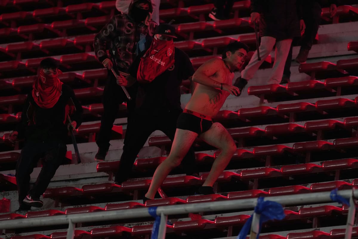 Las cifras de la violencia: dos chilenos graves, 20 heridos y un apuñalado