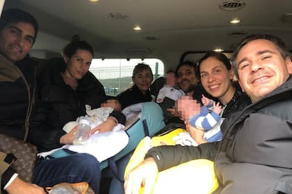 Las cinco familias argentinas llegaron a Polonia con sus bebés