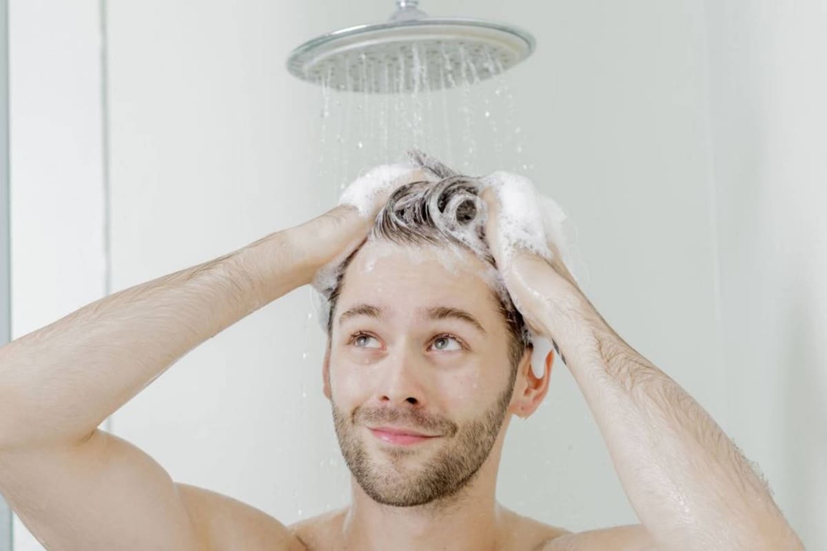 Las cinco zonas más olvidadas del cuerpo a la hora de darse una ducha, según una experta estadounidense