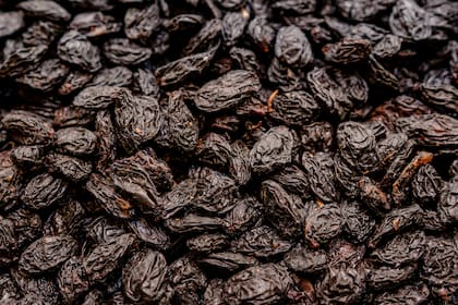 Las ciruelas pasas so un poderoso antioxidante, previenen enfermedades cardíacas y regulan el nivel de azúcar en sangre