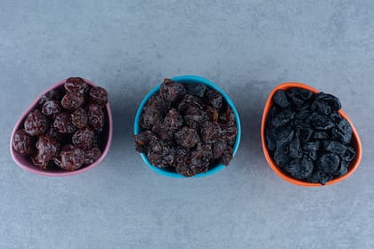 Las ciruelas pasas tienen un alto contenido de azúcar, lo que las convierte en una buena fuente de energía