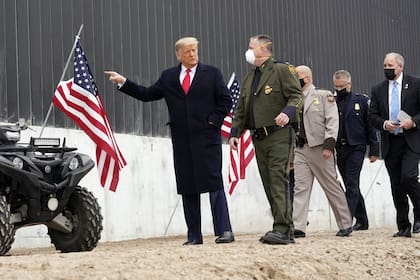 Las ciudades santuario, como Chicago y Los Ángeles, están en el centro de las redadas anunciadas por Donald Trump