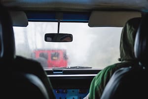 Las claves para limpiar los vidrios del auto