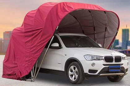 Las cocheras plegadizas son una solución para proteger el auto en un espacio en el que no se puede hacer obra o techo