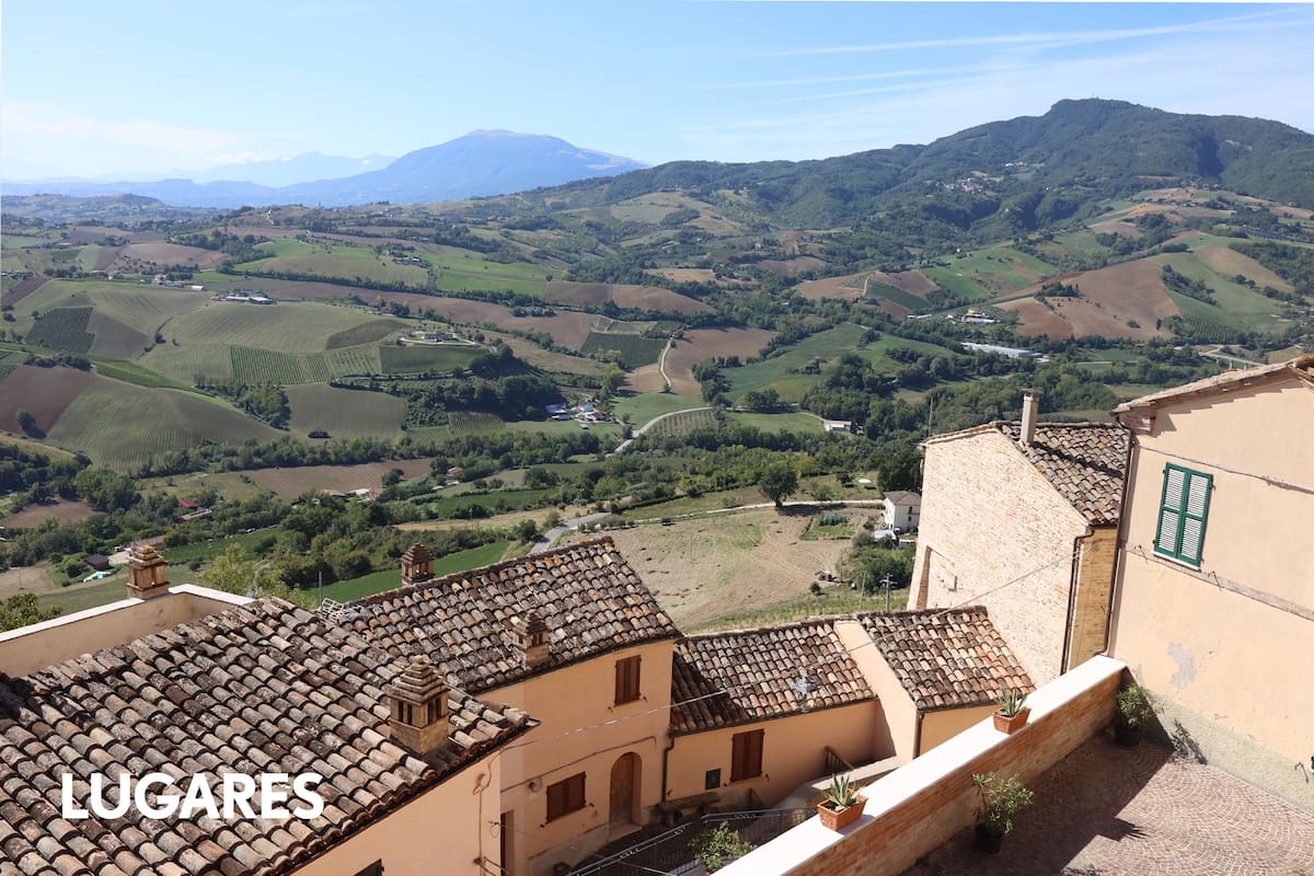 Las colinas verdes desde Montedinove, pequeño pueblo de Ascoli Piceno de apenas 540 habitantes