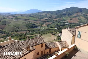 Las colinas verdes desde Montedinove, pequeño pueblo de Ascoli Piceno de apenas 540 habitantes