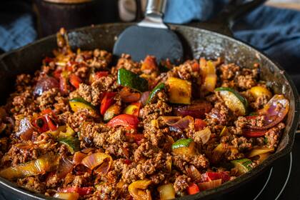 Las comidas caseras son menos procesadas y con menos sodio y azúcares añadidos que las comidas precocinadas o de restaurante