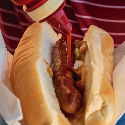 Las comidas de carnes procesadas como el pancho aumentan el riesgo de enfermedades cardíacas y cáncer
