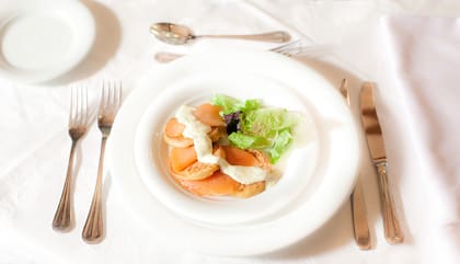 Las comidas son un punto destacado, con productos frescos y sofisticación, del desayuno a la cena.
