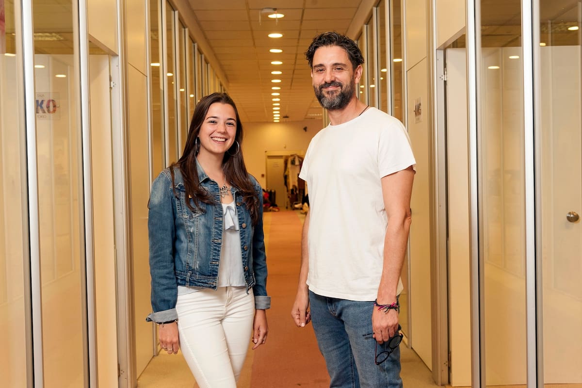 Las compañías están explotando activamente sitios como Facebook y LinkedIn para dar con más y mejores candidatos. En la foto, Lara Rocío Bierwerth y Mario Falguieres, del Blue Star Group