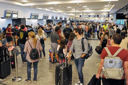 Las compañías low cost sostienen que la restauración de las bandas beneficia a Aerolíneas Argentinas.