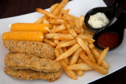 Las compañías se comprometieron a que para 2023 las grasas trans no superarán los 2 gramos por cada 100 gramos de producto