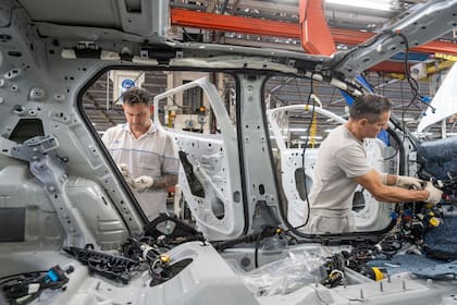 Las compras de autopartes se redujeron en cada uno de los primeros seis meses del año respecto de 2025