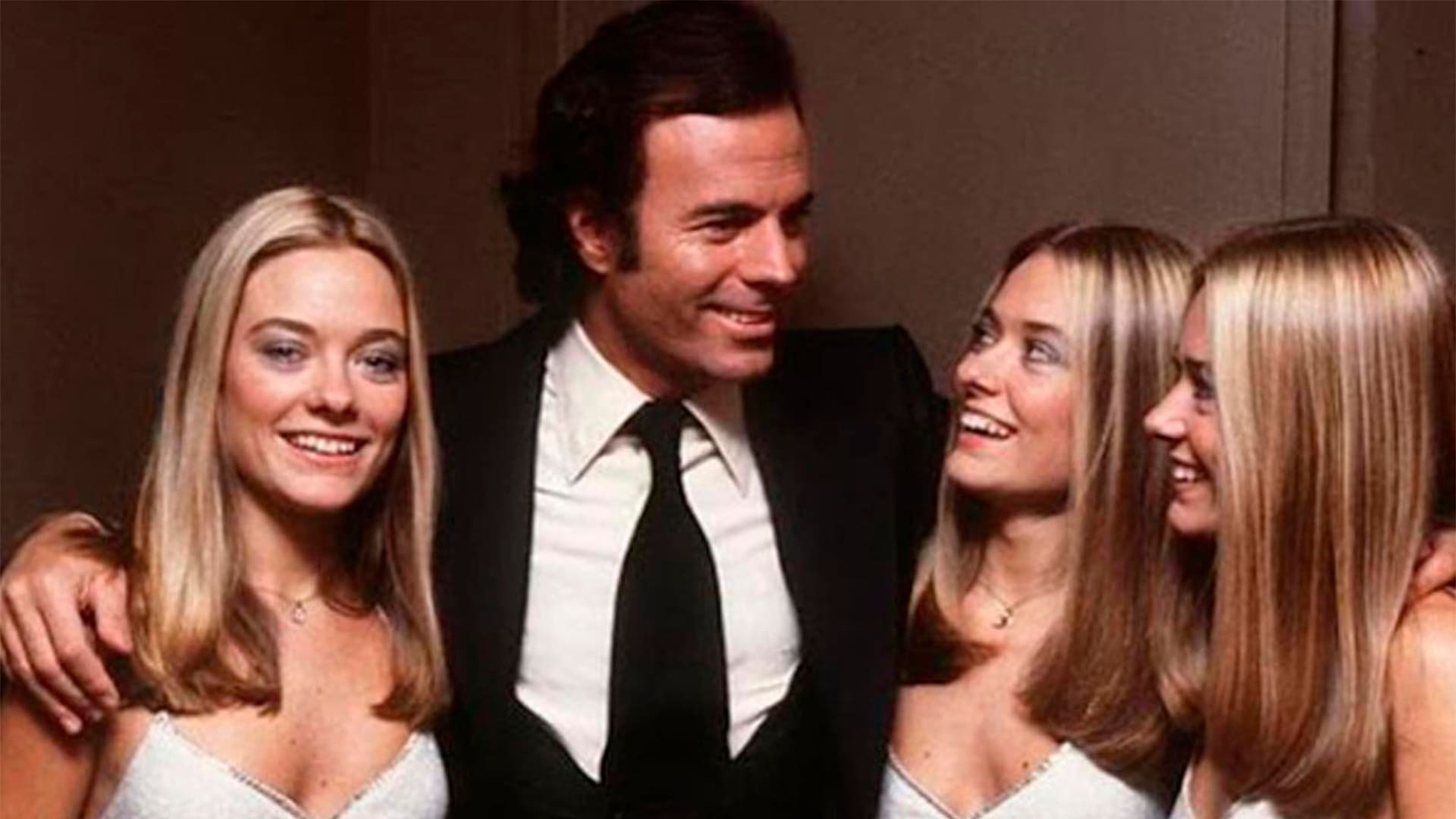 Julio Iglesias y las Trillizas de Oro, a fines de los 70