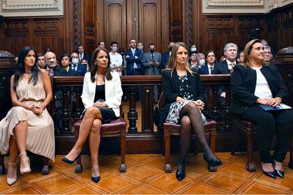 Las consejeras entrantes a la Magistratura durante la jura