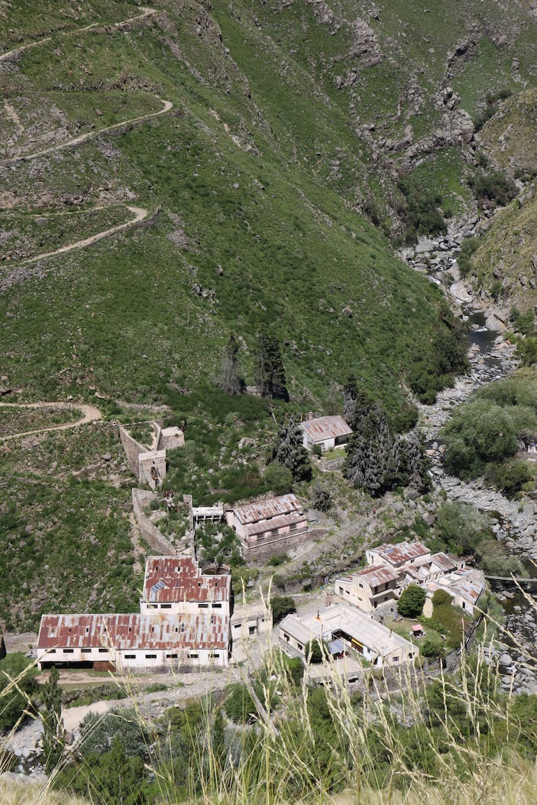 Las construcciones de Cerro Áspero no se ven desde la ruta.
