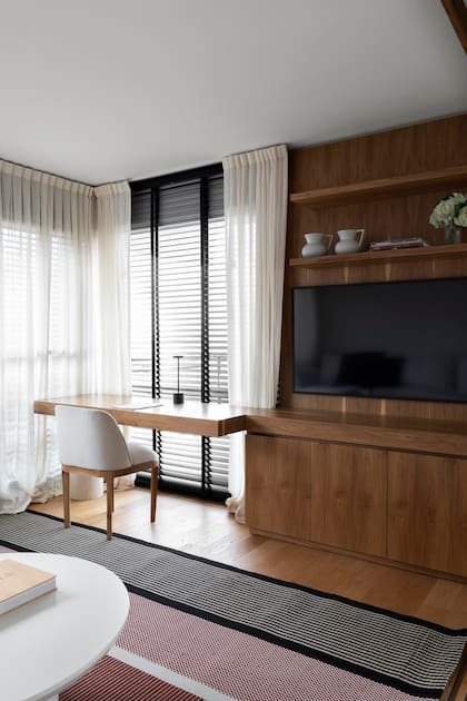 Las cortinas de toda la casa fueron hechas a medida con textiles por corte.