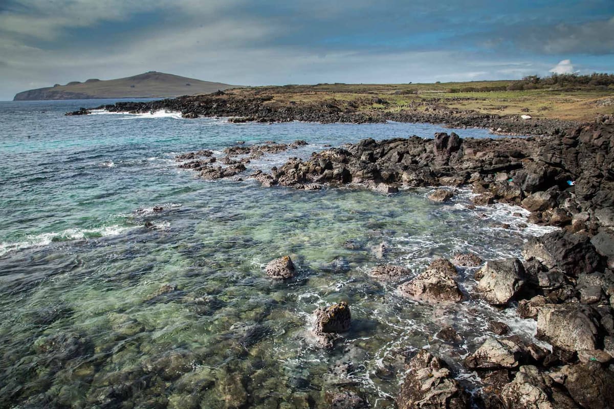 Las cristalinas aguas que rodean la Isla de Pascua.