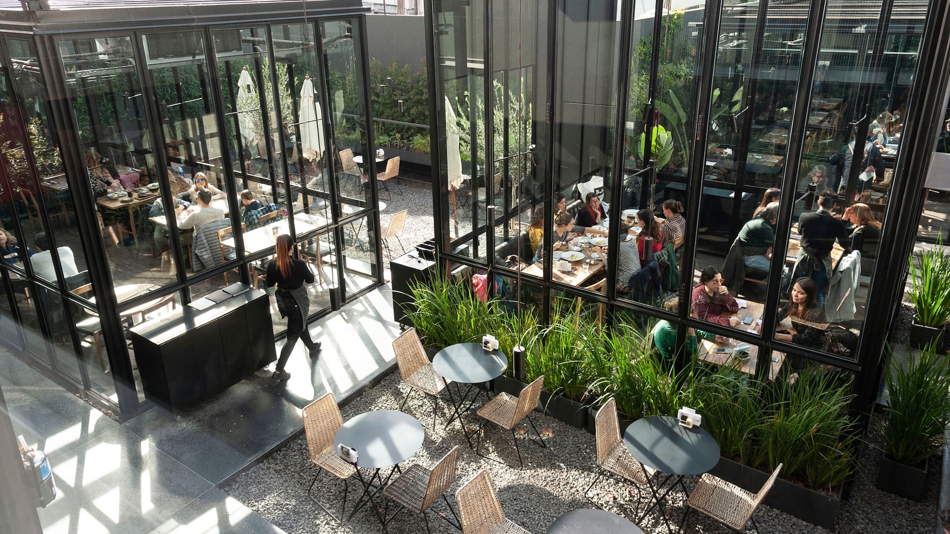 Alrededor de la Plaza Arenales se forjó un mini Palermo con bares, restaurantes de diseño y cervecerías.