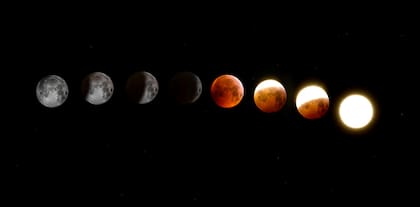 Las cuatro fases principales de la Luna se describen como Luna Nueva, cuarto creciente, Luna Llena y cuarto menguante
