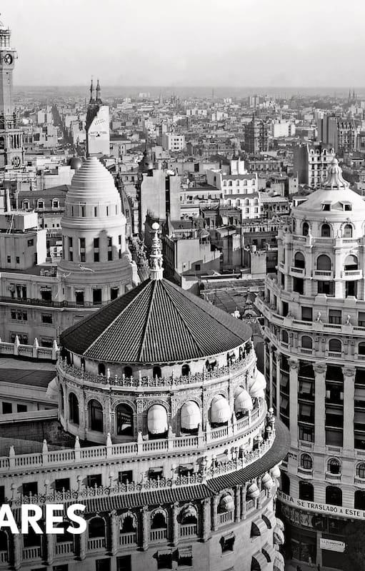 Las cúpulas del ex Banco de Boston, Equitativa del Plata y Bencich, en Florida y Diagonal Norte. 1931.