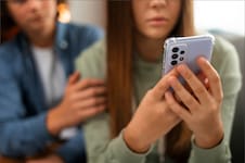 Cómo funciona el mercado de las deepfakes porno que crece cada vez más en la Argentina