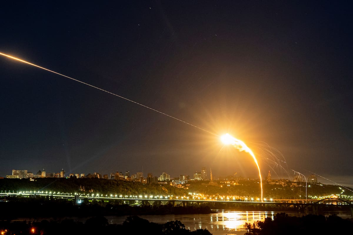 Las defensas aéreas ucranianas interceptan un dron Shahed en Kiev