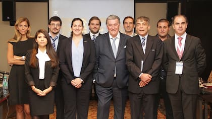 Las delegaciones internacionales y el Comité de Regularización de AFA