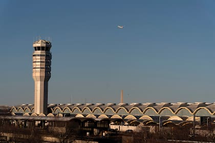 Las demoras se deben a la falta de personal de control aéreo en diferentes instalaciones del país (AP Foto/Jose Luis Magana)