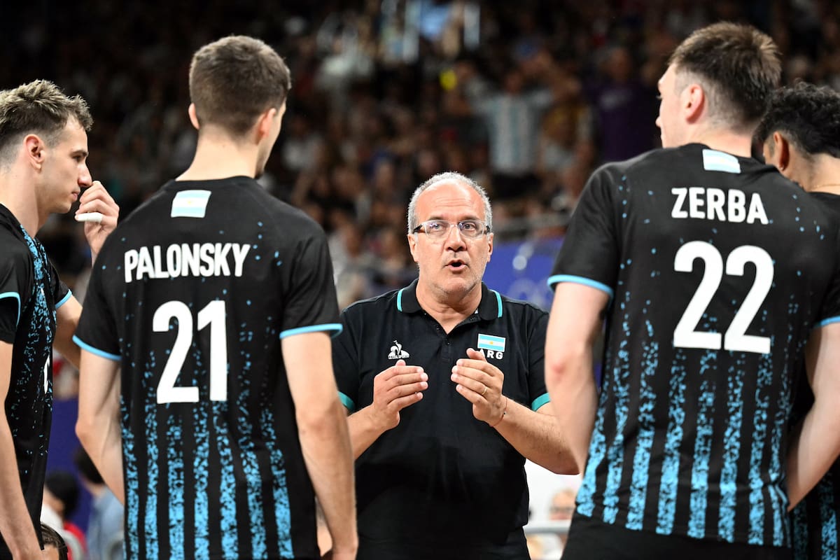 Las derrotas ante Estados Unidos 3-0 y Japón 3-1 dejaron a la selección argentina muy comprometida con la clasificación a cuartos de final