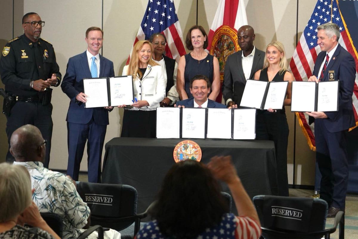 Las discapacidades elegibles incluyen la imposibilidad de caminar 60 metros sin descansar, el uso constante de una silla de ruedas o la dependencia de oxígeno portátil