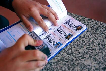 Las discrepancias entre los miembros de la autoridad electoral reflejan los desacuerdos entre los dos candidatos a avanzar a la segunda vuelta contra Arauz