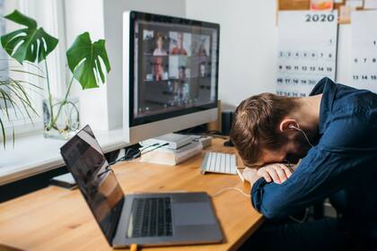 Las distorsiones y retrasos en las videollamadas pueden terminar haciéndonos sentir aislados, ansiosos y más desconectados de lo que ya estábamos