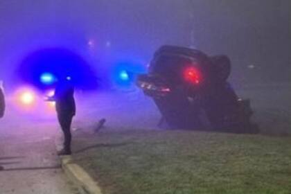 Las dos camionetas volcaron en la rotonda de Cañuelas