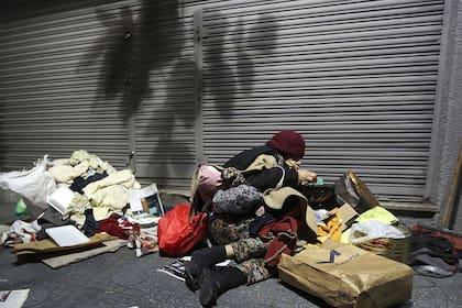 Las dos creencias más arraigadas son que la mayoría de los jóvenes pobres consumen drogas y alcohol en exceso y son violentos e (58%) y que las mujeres pobres deciden tener hijos para cobrar más planes sociales (46%)