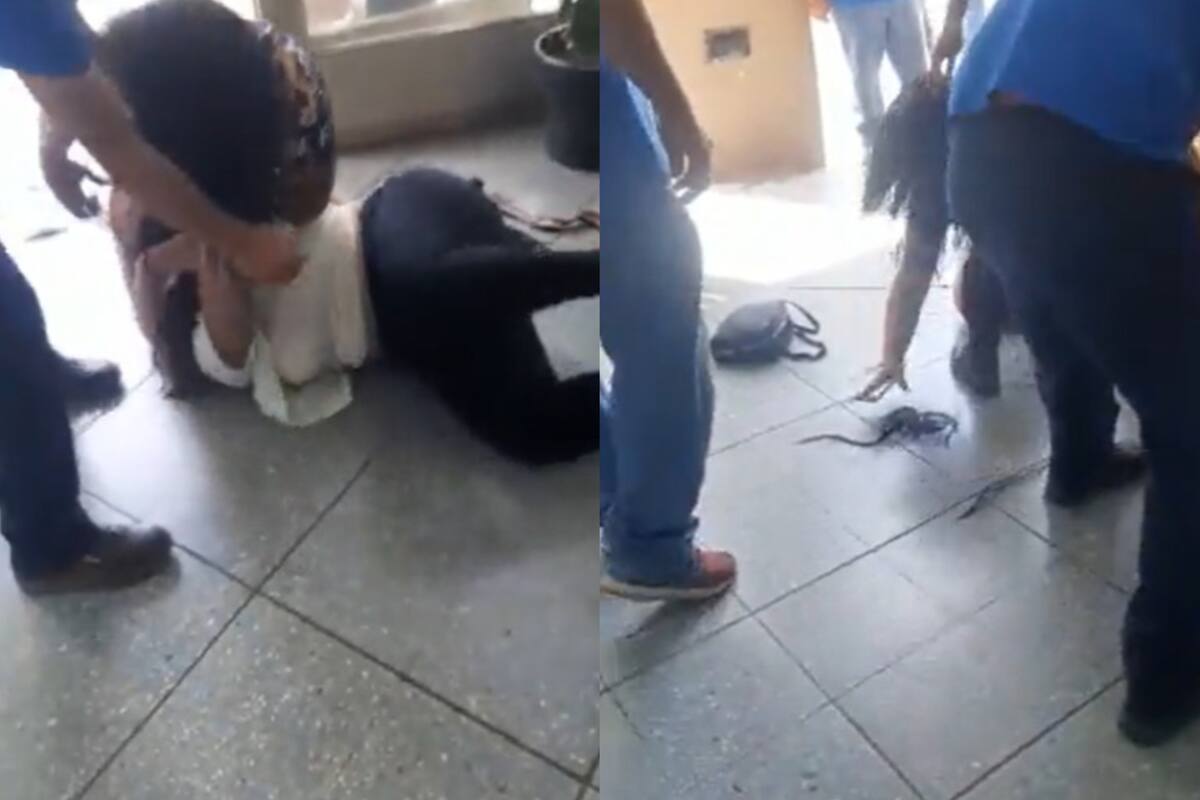 Las dos mujeres fueron grabadas por los usuarios que estaban haciendo trámites en el edificio (Foto Twitter: @mauroszeta)