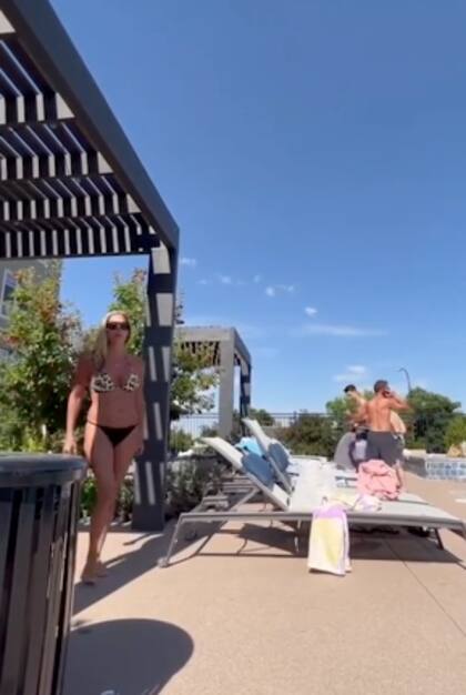Las dos partes involucradas estaban una al lado del otra en la piscina