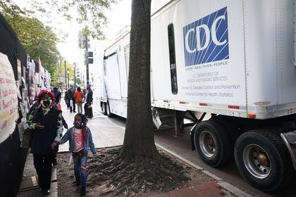 Los CDC vieron que luego de la primera dosis, el riesgo de enfermarse se reduce un 80%