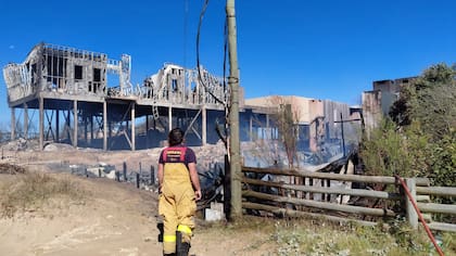 Las dos propiedades se encontraban desocupadas al momento del incendio y no hubo heridos