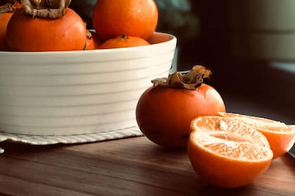 Las dosis grandes de vitaminas que se encuentran en frutas como las mandarinas pueden tener efectos positivos al combatir el resfriado (Pexels/İclâl Ağlamaz)