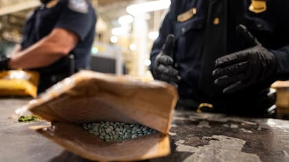 Las drogas sintéticas son enviadas a través de servicios de paquetería, lo que dificulta su detección