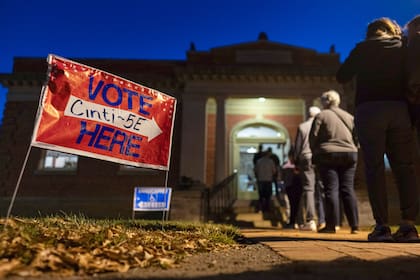 Las elecciones de medio término o "midterm elections" están programadas para el martes 3 de noviembre de 2026